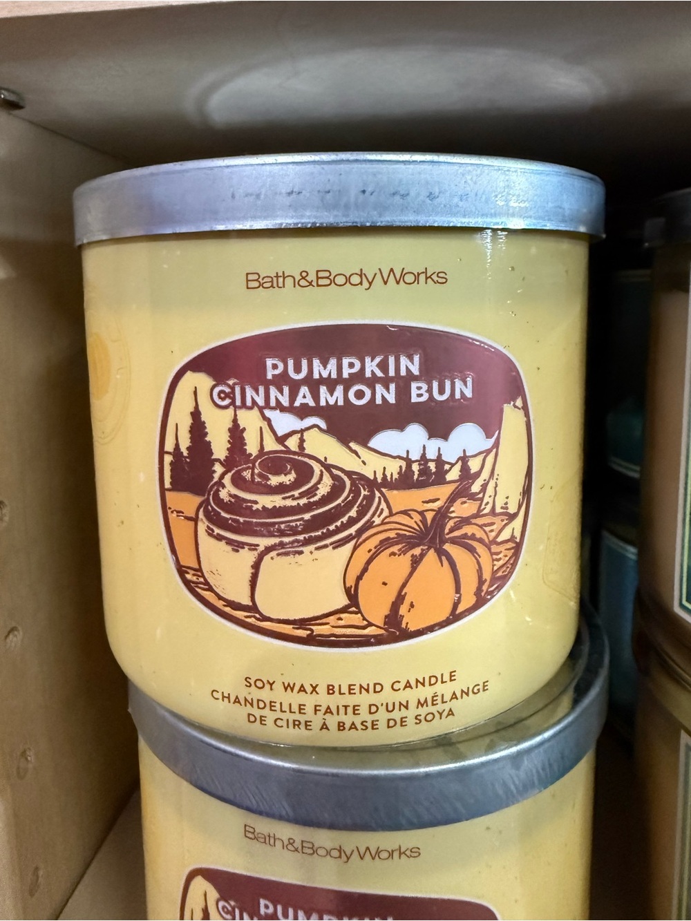 Bath & Body Works Pumpkin Cinnamon Bun Candle — Yellow